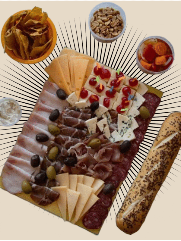 Picada Gourmet – Tabla con fiambres premium, quesos saborizados, escabeche y pan artesanal