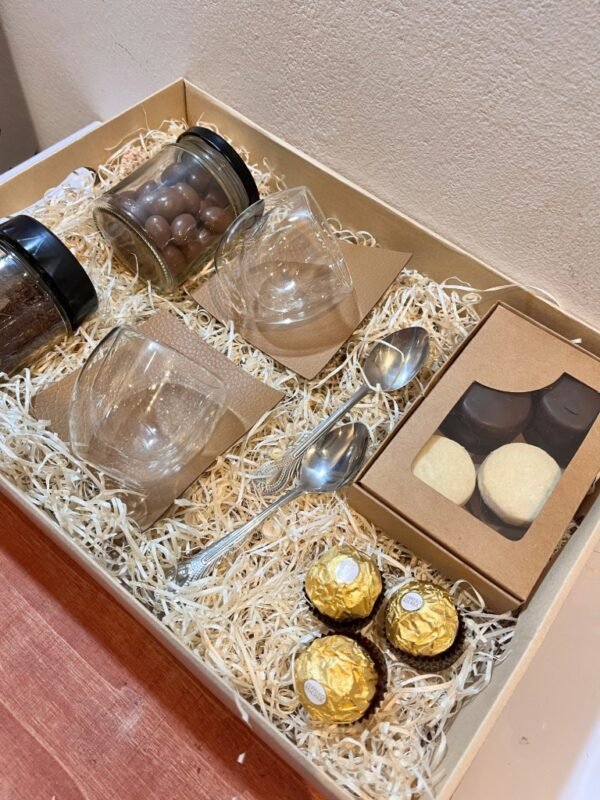 Box Café – Regalo gourmet con taza, café especial, cookies y macarons