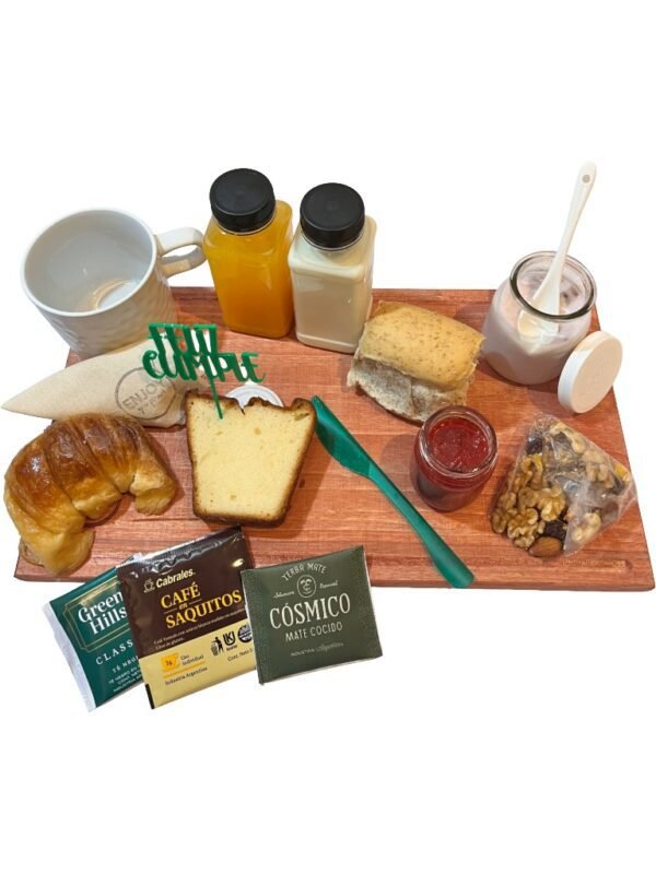 Box Desayuno Premium – Croissant, exprimido, yogurt, taza personalizada y más