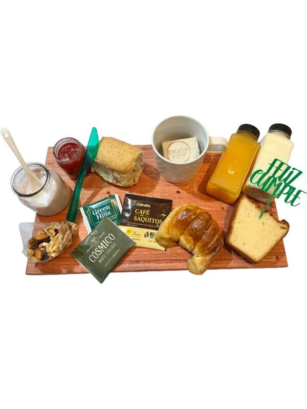 Box Desayuno Premium – Croissant, exprimido, yogurt, taza personalizada y más