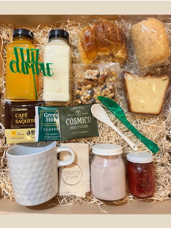 Box Desayuno Premium – Croissant, exprimido, yogurt, taza personalizada y más