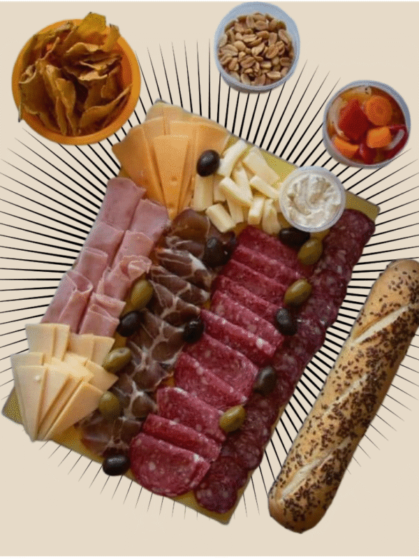 Picada Selecta – Tabla con fiambres, quesos, escabeche, nachos y pan artesanal