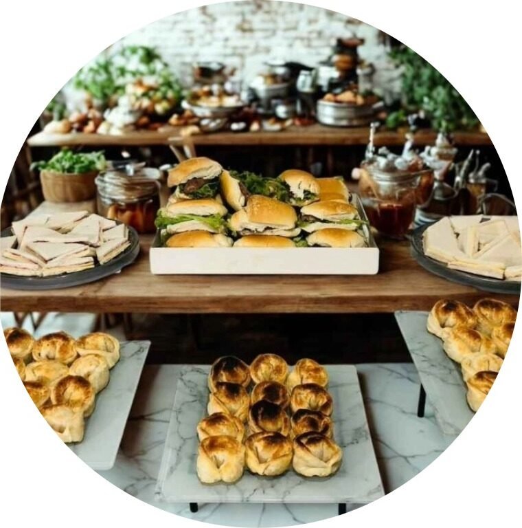 Catering para todo tipo de eventos y reuniones, soluciones simples, rápidas y exquisitas.