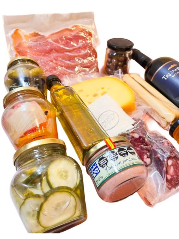 Caja de celebración premium con Malbec, aceitunas, paté y dulces artesanales