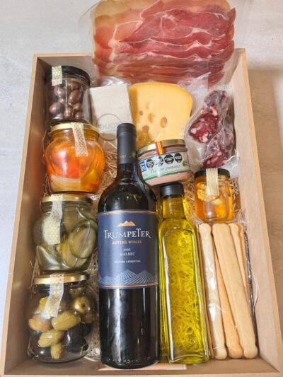 Box Gourmet con vino Trumpeter, fiambres, quesos y delicatessen – Enjoy y a Picar