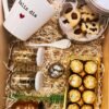 Box-dia-de-la-madre-32 Caja kraft decorada con moño y detalles florales – Regalo especial Día de la Madre