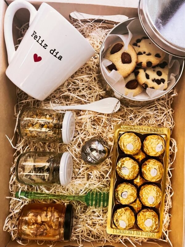 Box-dia-de-la-madre-32 Caja kraft decorada con moño y detalles florales – Regalo especial Día de la Madre