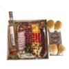 Box-dia-de-la-madre-picada-con-vino-41 Incluye una selección de quesos artesanales, salame de primera calidad, frutos secos y un vino dulce que realza cada bocado.