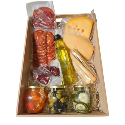 box-picada-gourmet-premium Box picada gourmet premium con quesos y embutidos en caja regalo