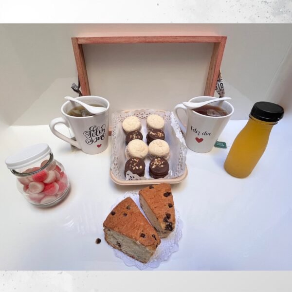 Desayuno San Valentín Romántico con Tazas, Dulces y Bandeja | Regalo Sorpresa
