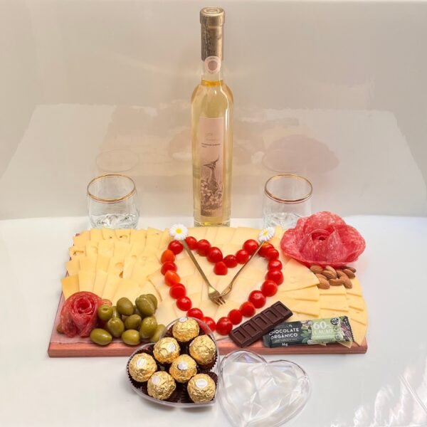 Picadas-enjoy-y-a-picar-menu - 130 Picada San Valentín Gourmet con Vino, Quesos, Chocolates y Tabla | Regalo Romántico