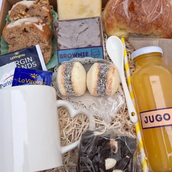Box Desayuno Gourmet Clásico con Taza de Cerámica Blanca