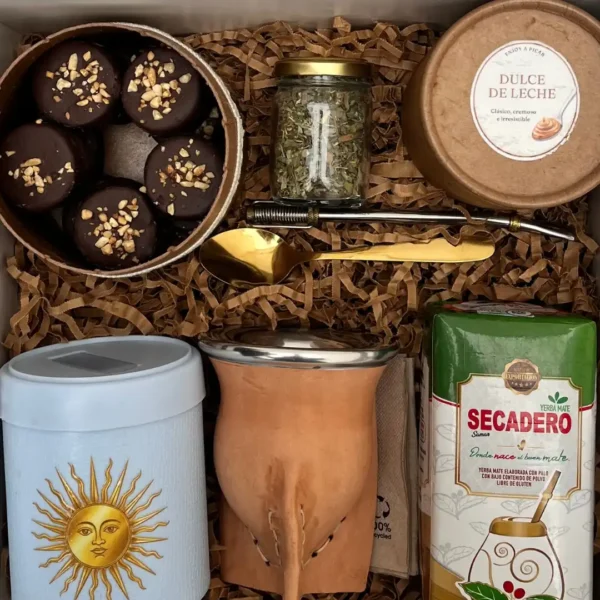 Box Matero Tradicional Argentino (Mate de Cuero + Yerbero Sol de Mayo)