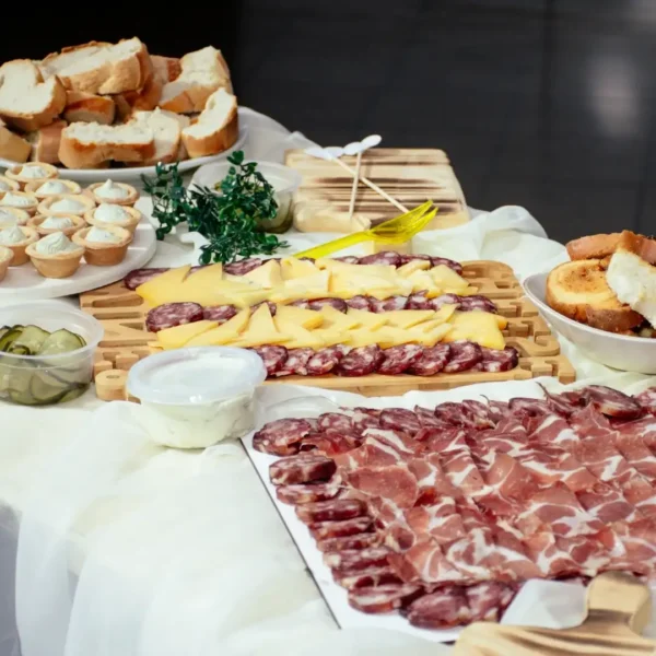 Picadas montadas en casamiento.