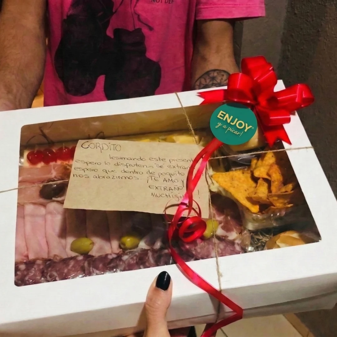 Primera caja de regalo de Enjoy y a Picar, junio 2021