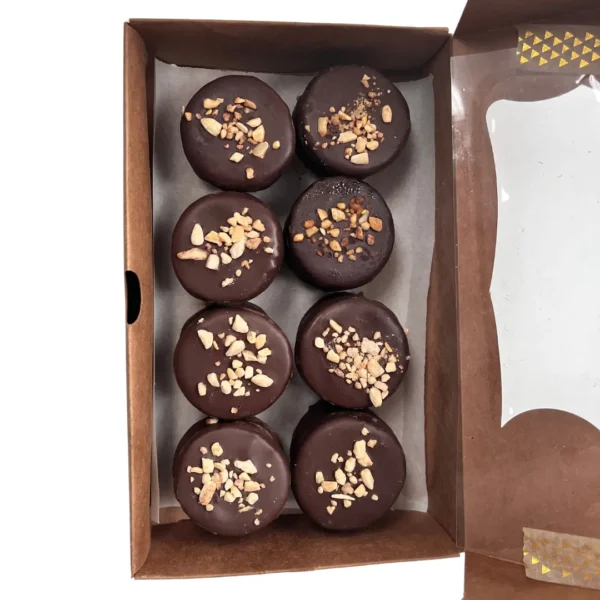 Presentación de regalo Box Día de la Madre con 8 alfajores de chocolate y tapa con ventana calada.